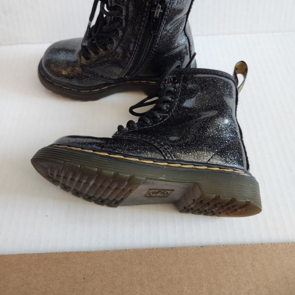 Doc marten toddler boots in size 7 silver black sparkle. - Picture 4 of 12